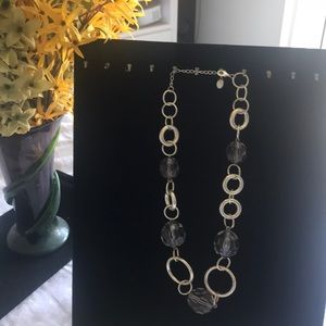 Necklace in silver and transparent white beads